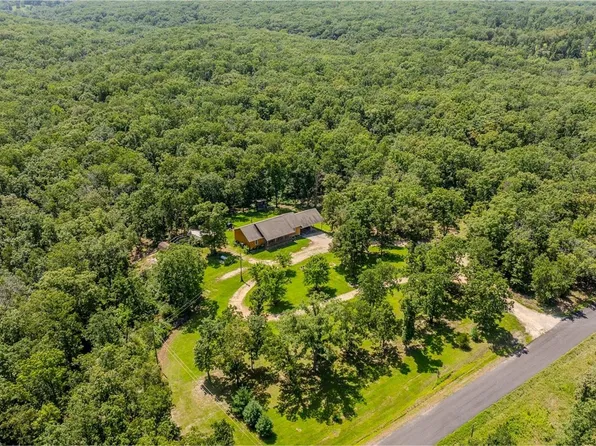 221 Highway E, Steelville, MO 65565