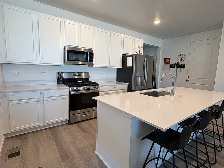 311 W Owen Ave — Photo 4