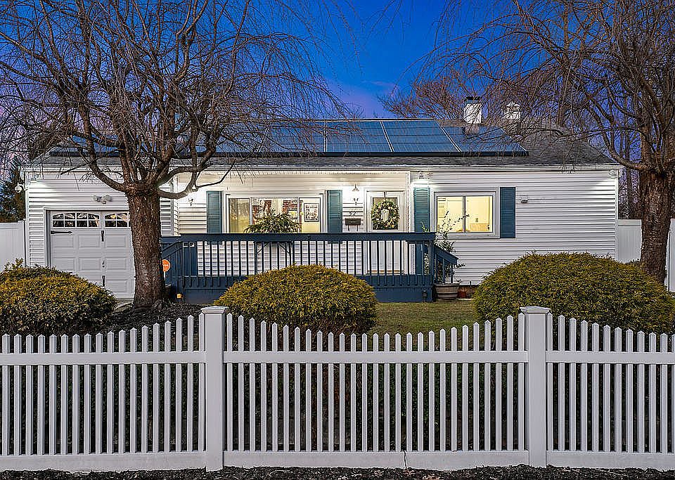 1st image of 52 Foxwood Dr E