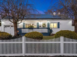 52 Foxwood Dr E, Huntington Station, NY 11746