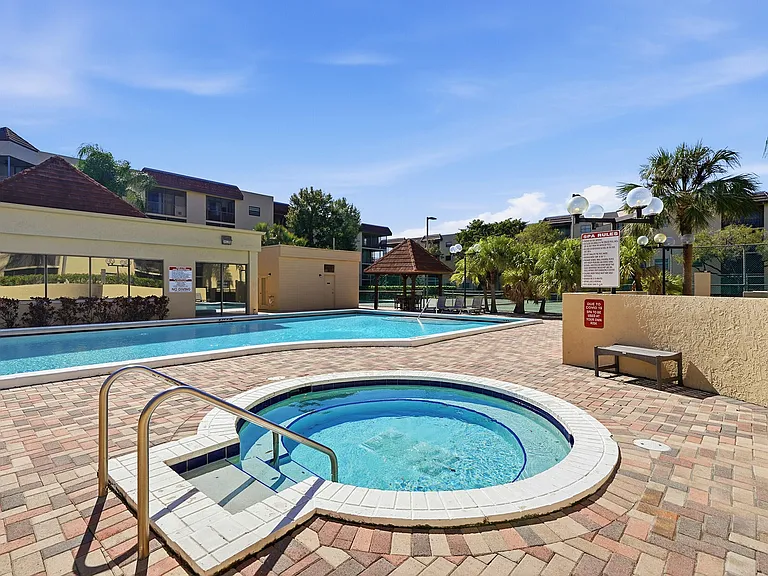 10401 W Broward Blvd #401 — Photo 34