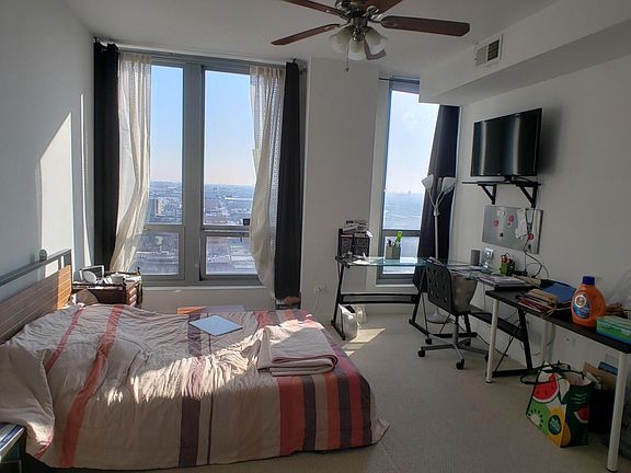 3rd image of 565 W Quincy St Unit 1709