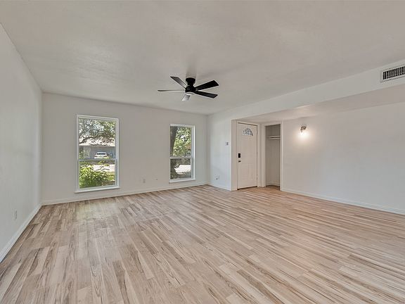 3rd image of 2103 Highbury Rd