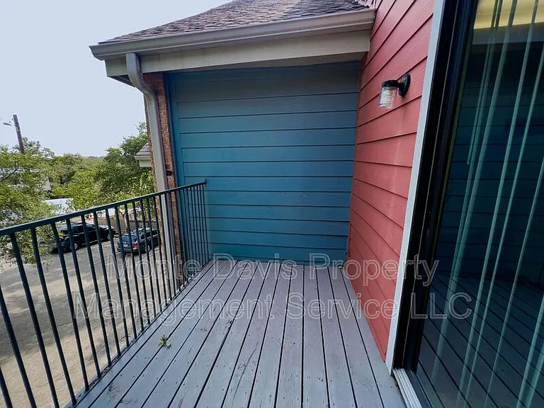 513 S Park Dr #302 — Photo 10