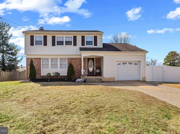 107 Flintlock Ln, Marlton, NJ 08053
