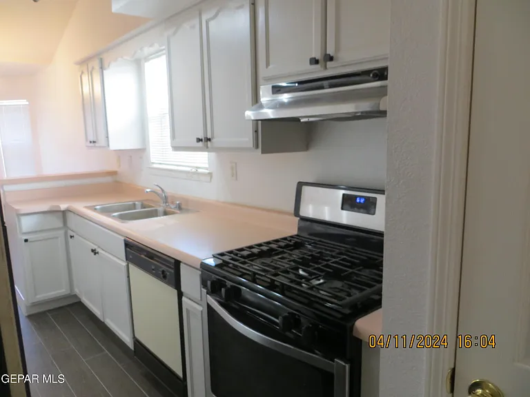 7115 Oval Rock Dr — Photo 8