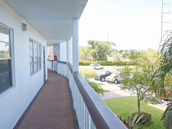 3rd image of 2031 Swansea Cres #B
