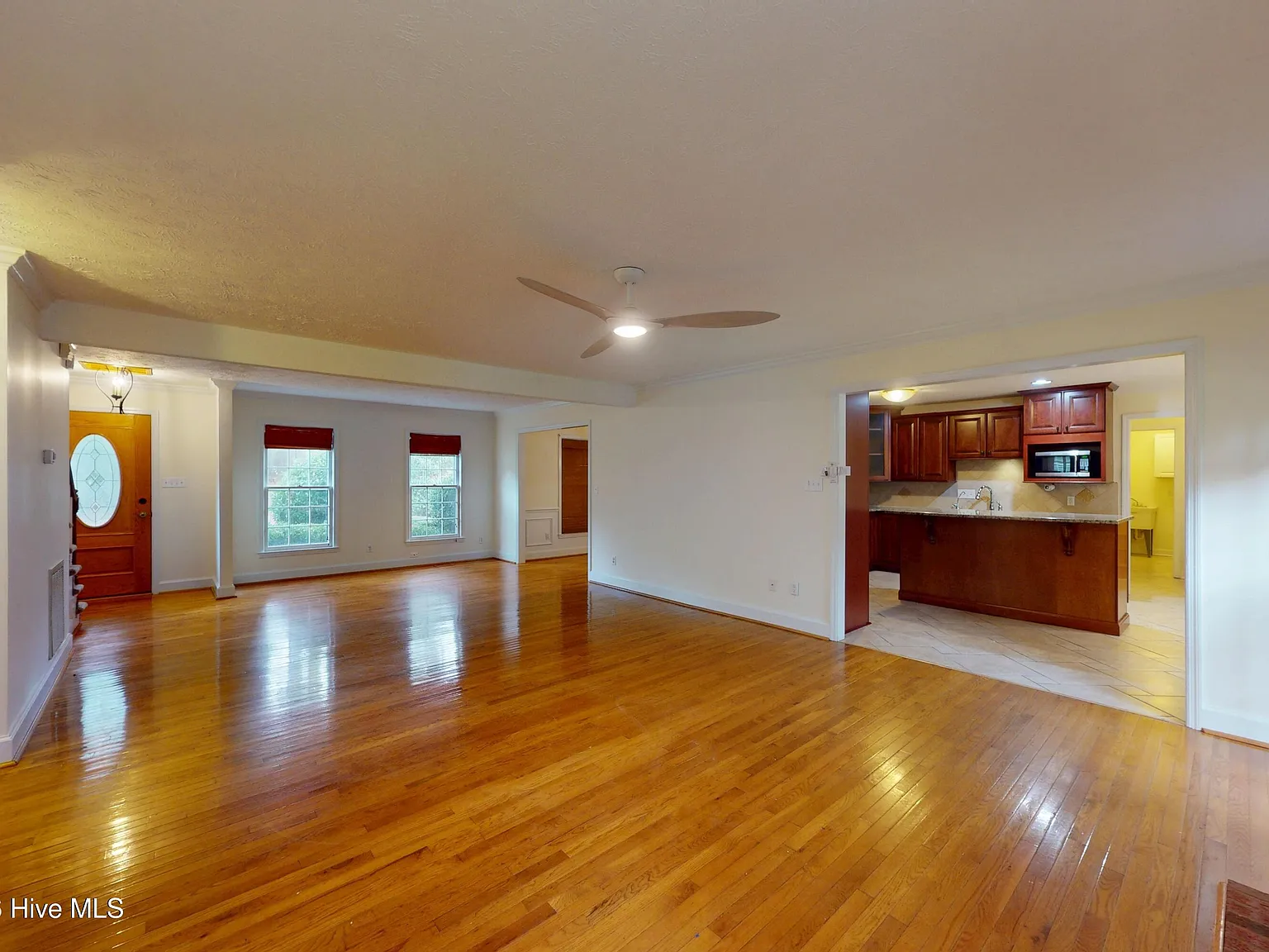 4 bed, 3.5 bath, 2743 sqft, $2,500 — Photo 3