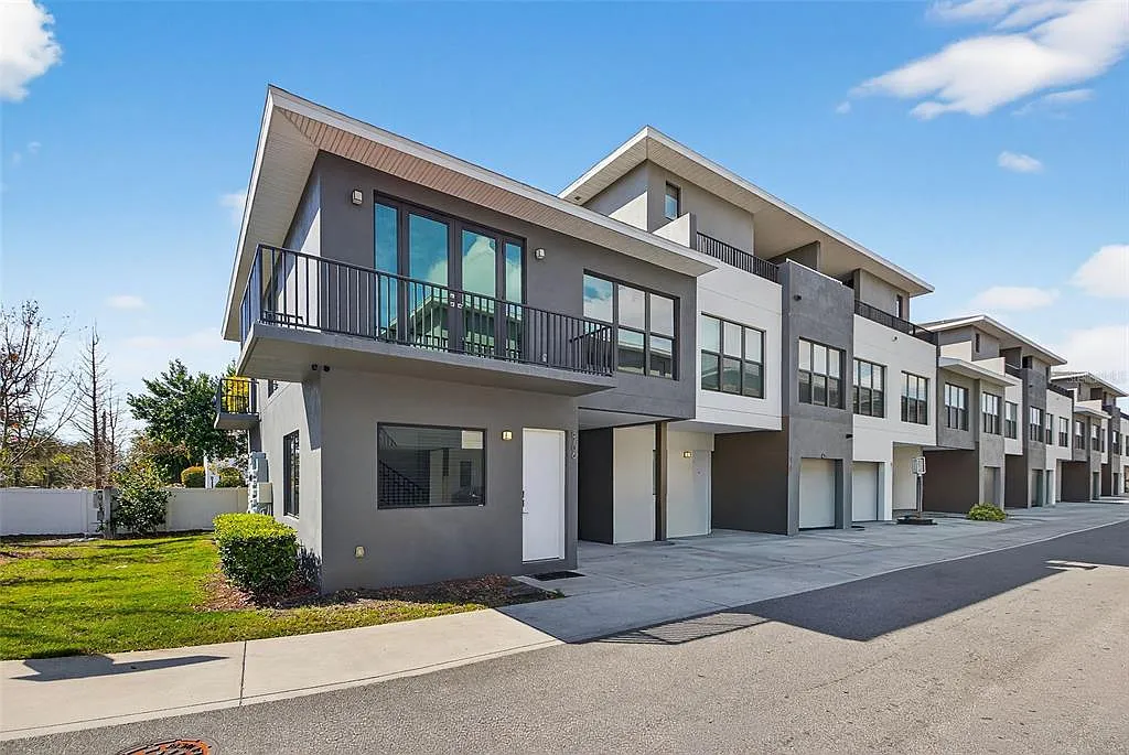3 bed, 2.5 bath, 1558 sqft, $3,500 — Photo 3