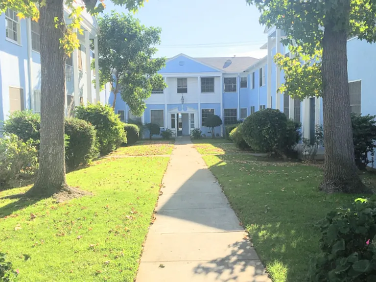 Dixon Delano Apartments — Photo 15
