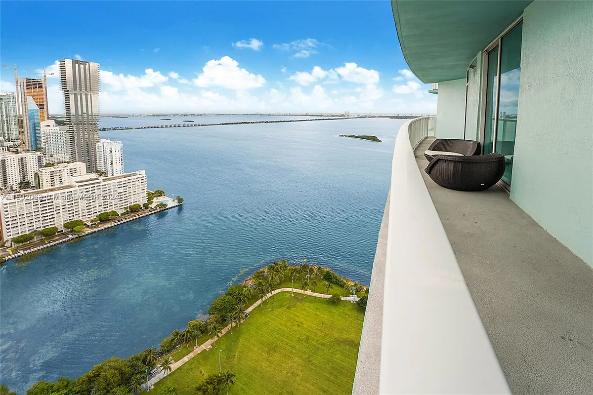 Building Photo - 1900 N Bayshore Dr #3904
