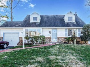 1718 Royal Rd, East Meadow, NY 11554