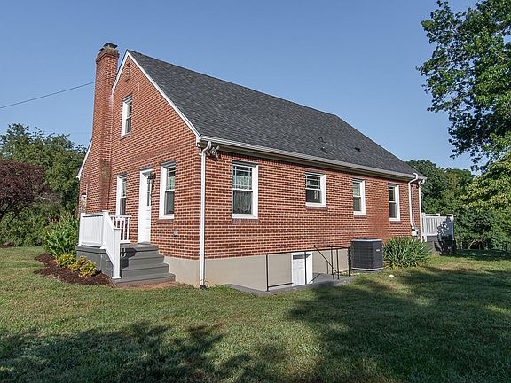 3rd image of 550 Crestland Dr