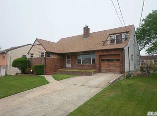 625 S Long Beach Ave, Freeport, NY 11520