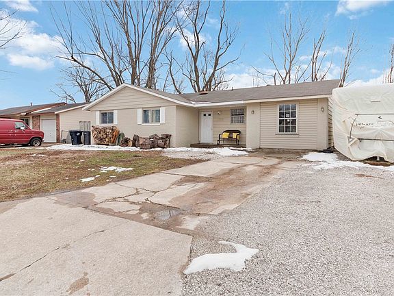 2nd image of 1302 W Acorn Dr