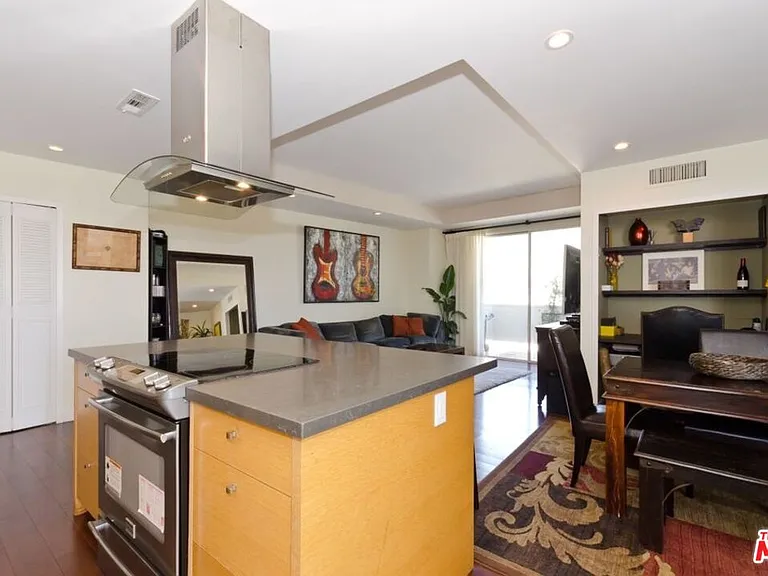 7250 Franklin Ave #901 — Photo 33