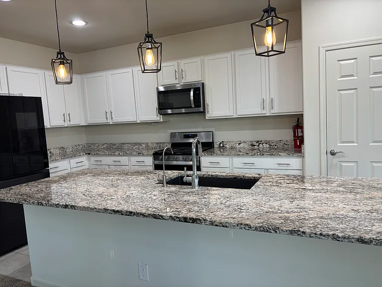 5705 N 88th Ln — Photo 7