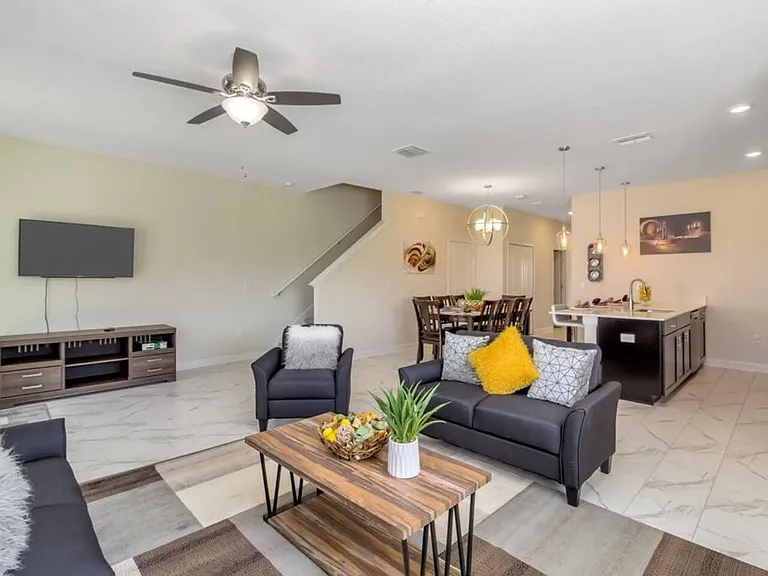 8920 Stinger Dr — Photo 3