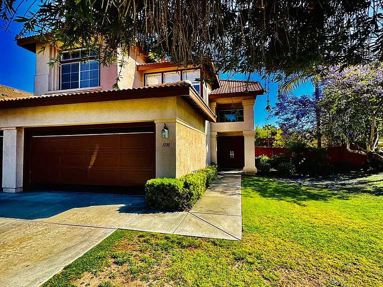 1100 Corrales Ln — Photo 2