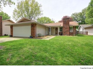 233 Glasgow Dr, Springfield, IL 62702