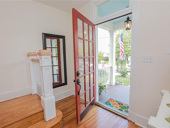 4th image of 600 W 19th St