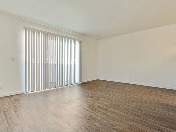 5th image of 17830 Merridy St #208