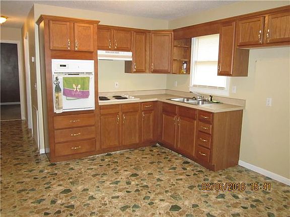 4th image of 570 Meadowbrook Dr