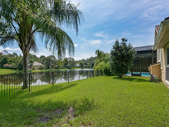 3rd image of 1304 Honeysuckle Dr