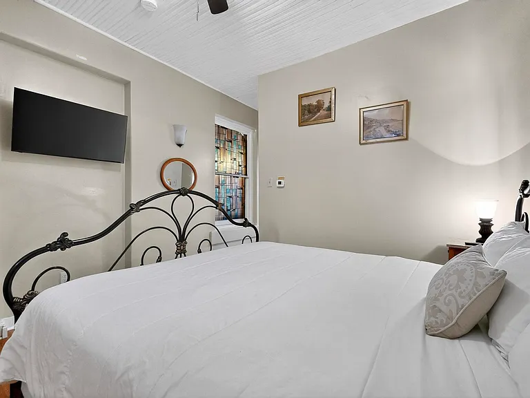 Gold Apt - Furnished Bedroom