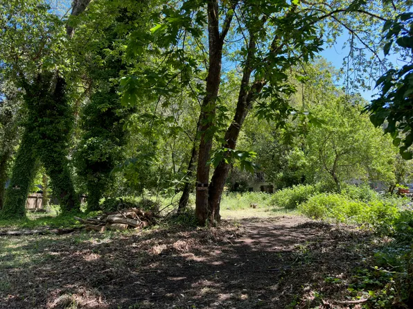 211 Sunset Pl, Willow Creek, CA 95573