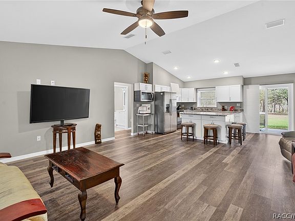 2nd image of 2933 E Quail Ct