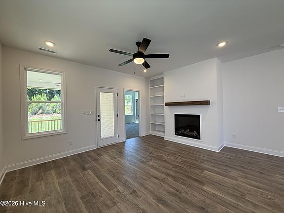 5th image of 27 N Mistflower Street