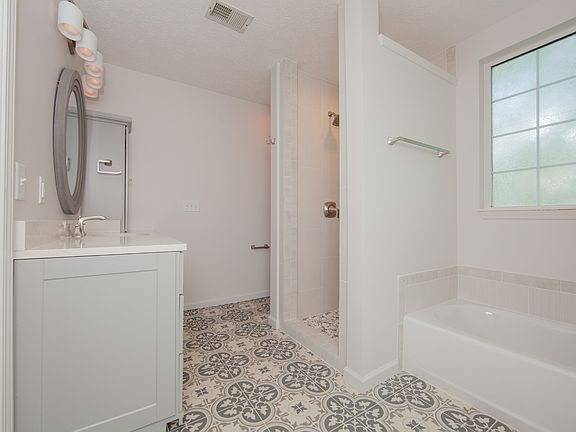 5th image of 2202 Falcon Creek Dr