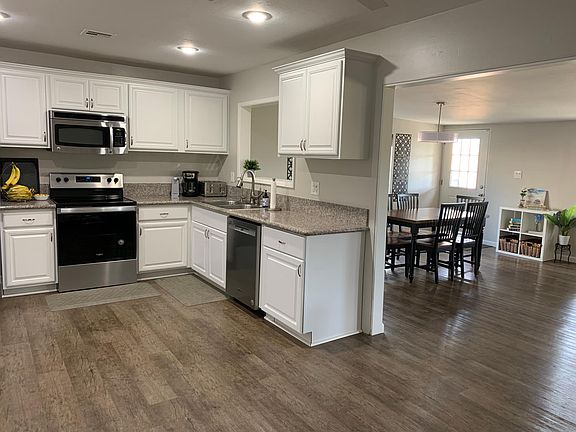 4th image of 6656 Rockglen Ave