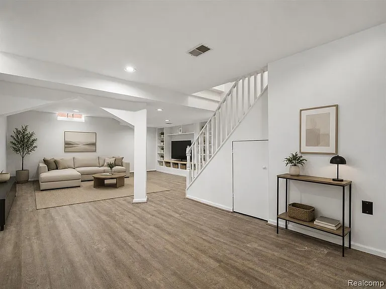 2090 Bradford Rd — Photo 23