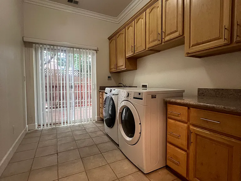 343 Franklin St — Photo 20