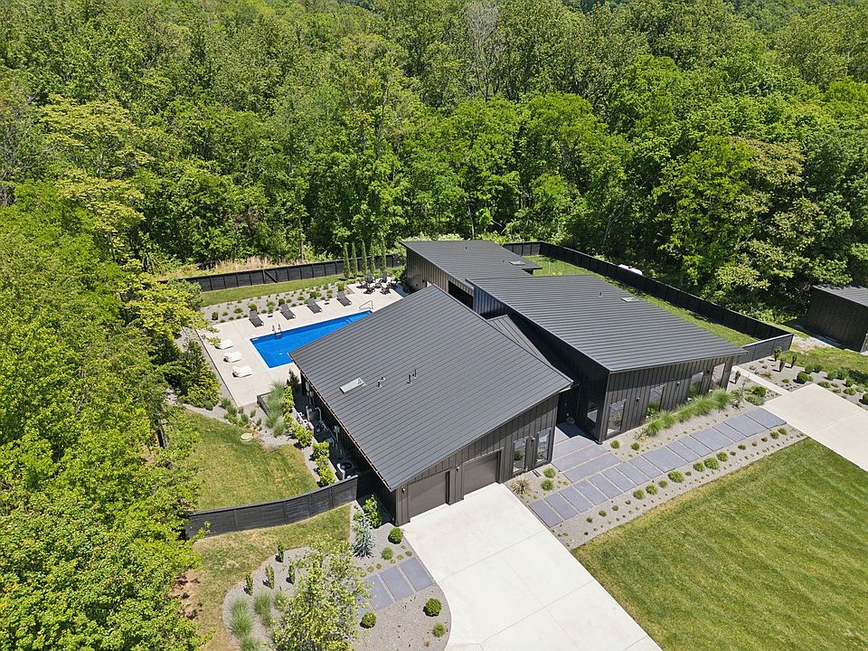 1st image of 4160 Clovercroft Rd
