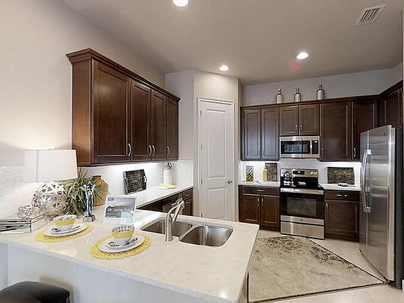 4th image of 38 Longridge Ln