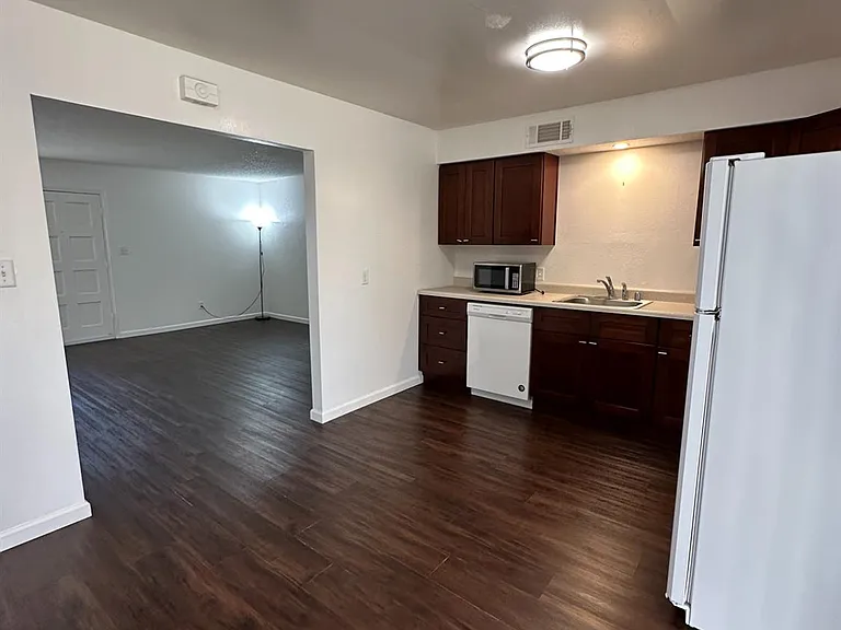 1409 W Fairmont Ave #C — Photo 8