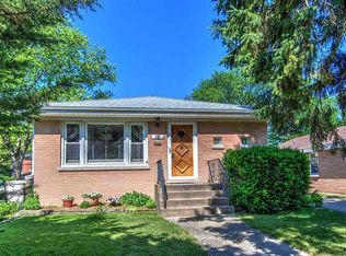 16 N Emerson St, Mount Prospect, IL 60056