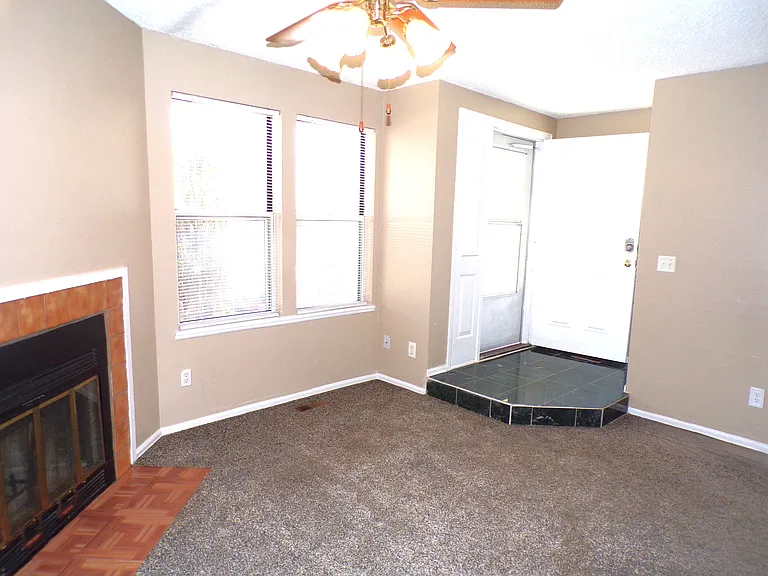 17219 E Tennessee Dr — Photo 2