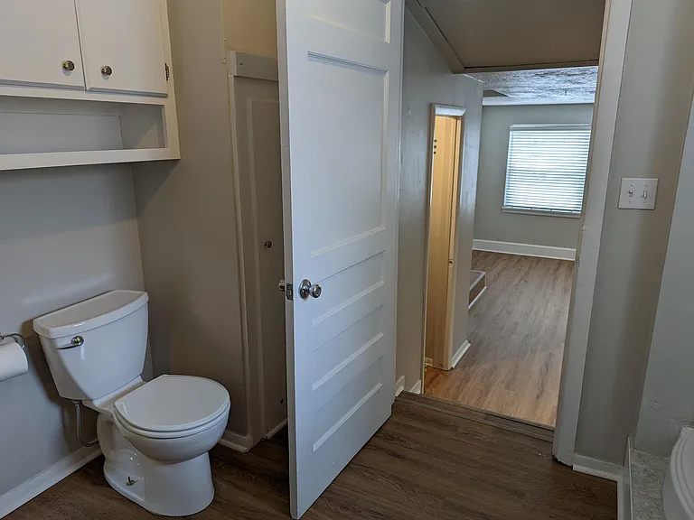 1027 W Apache St — Photo 12
