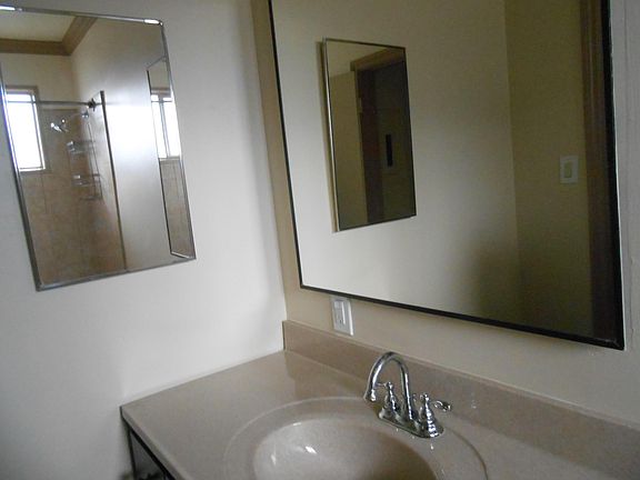 4th image of 14020 S Budlong Ave APT 25