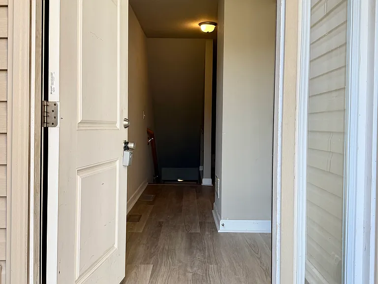 10541 Clubhouse Dr — Photo 2