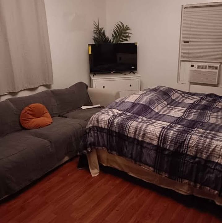 2nd image of 3120 Peronne Ave
