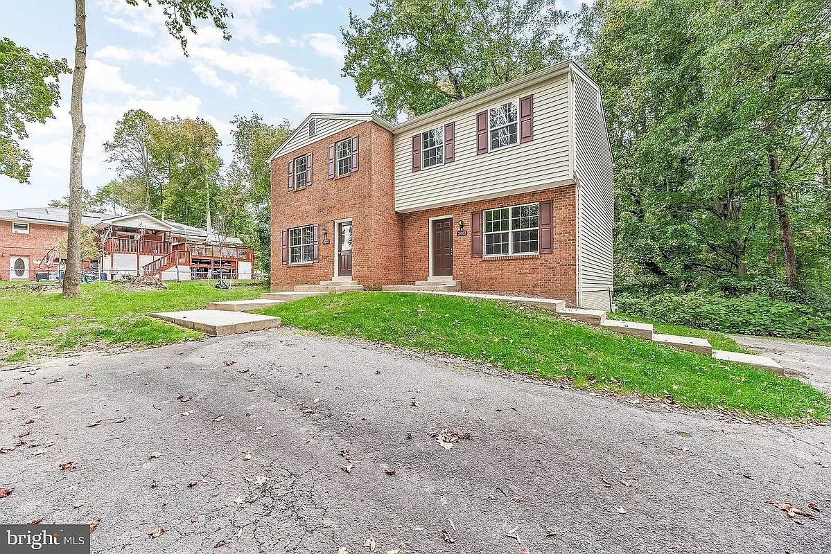 3 bed, 1.5 bath, 1100 sqft, $2,100 — Photo 3