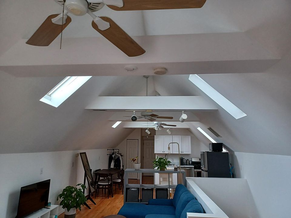 1st image of 957 N Ashland Ave #4F