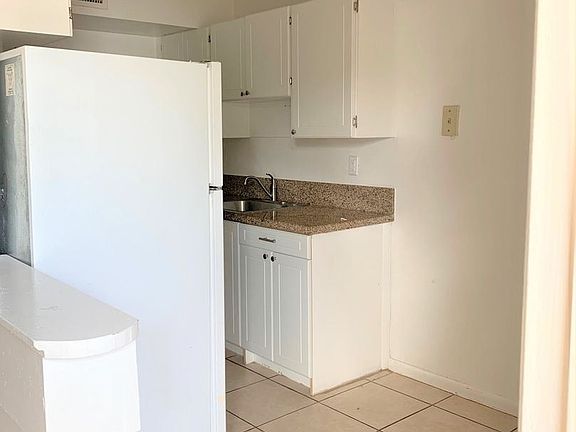 4th image of 477 Sunshine Dr #B2