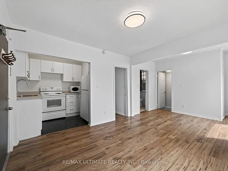 2360 Queen St E #3 — Photo 8