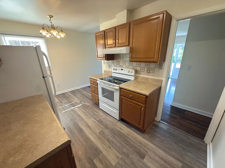 975 Depot St NE — Photo 12